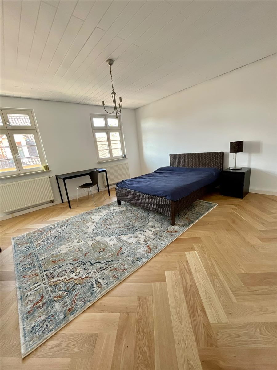 Das fertige Zimmer mit neuem Fischgrätenparkett