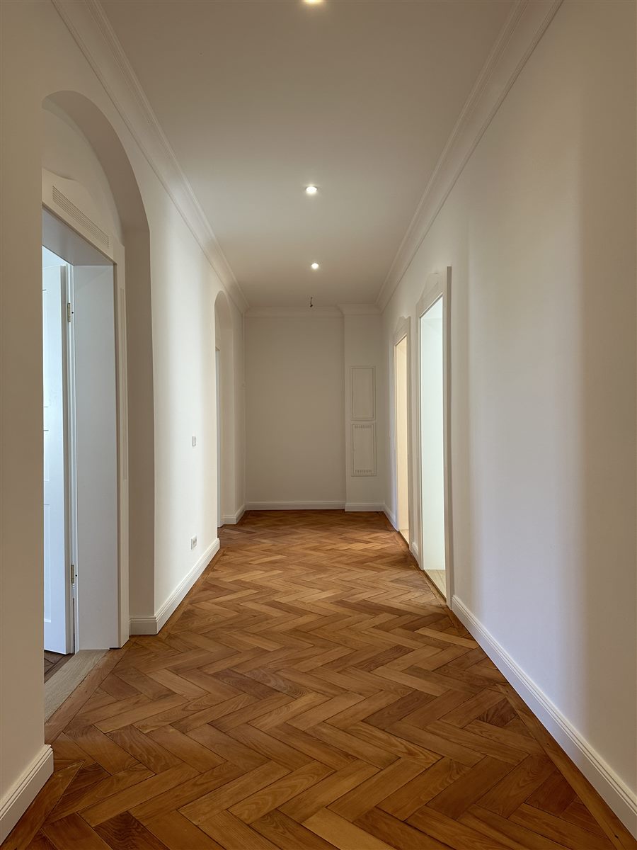 Altbauwohnung Schwabing mit Fischgrätenparkett Referenzprojekt