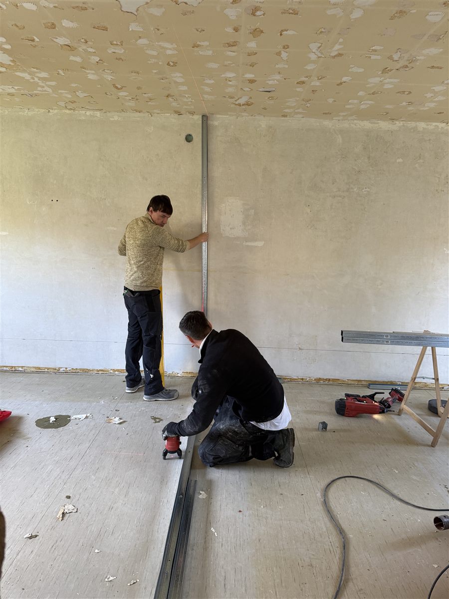 Neue Trennwand im Ständerwerk